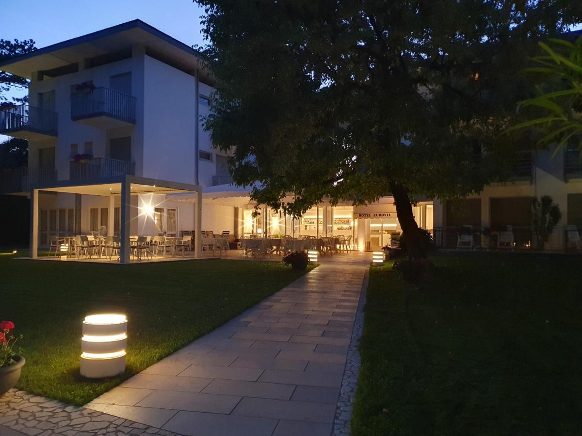 Hotel Eurovil Garni Lignano Sabbiadoro Exterior photo