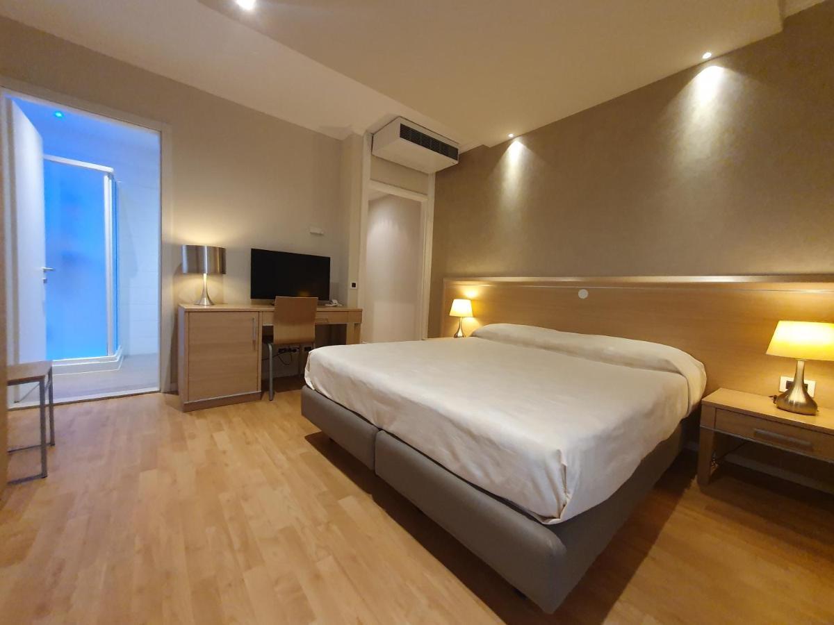 Hotel Eurovil Garni Lignano Sabbiadoro Exterior photo