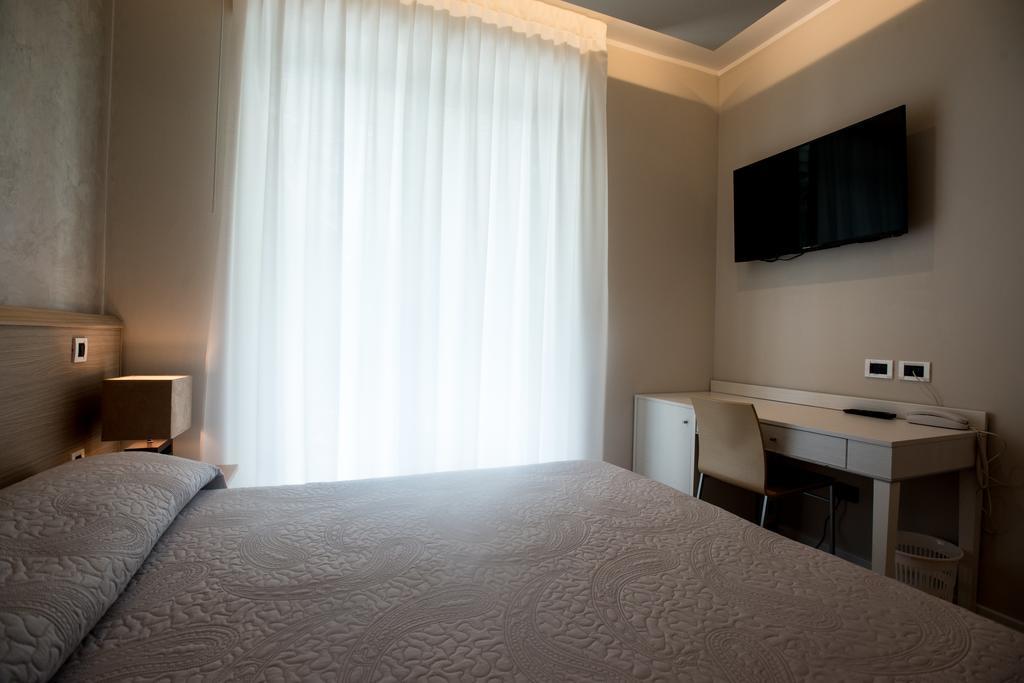 Hotel Eurovil Garni Lignano Sabbiadoro Exterior photo