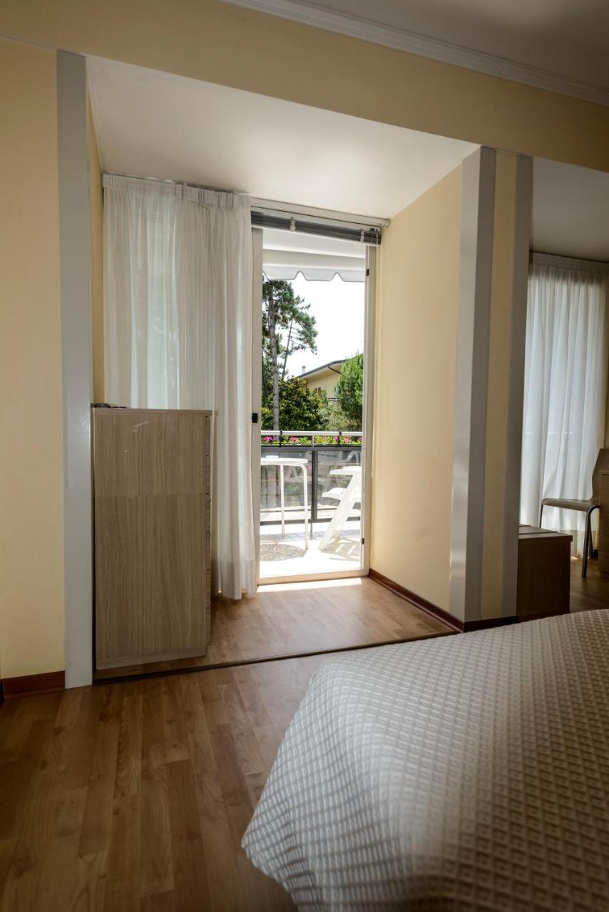 Hotel Eurovil Garni Lignano Sabbiadoro Exterior photo